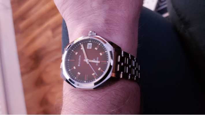 Bulova red online